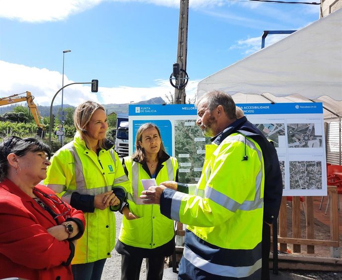 Ethel Vázquez en las obras de la carretera de Valladares de Vigo.