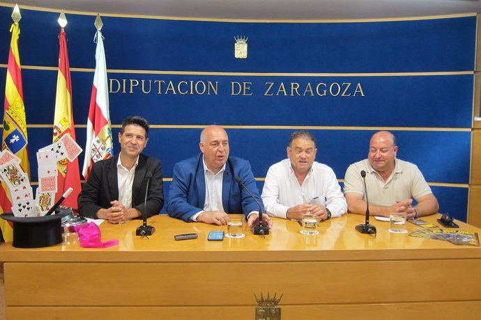 Ismael Civiac, Alfredo Zaldívar, Antonio Campos y Santos Navarro presentan Orés Mágico, el XI Festival de Magia de las Cinco Villas.