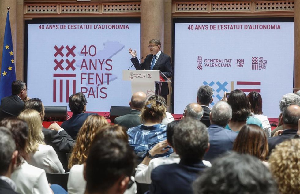 El presidente de la Generalitat valenciana, Ximo Puig, interviene en el acto de conmemoración del 40 aniversario del Estatuto de Autonomía de la Comunitat Valenciana, a 1 de junio de 2022, en Valencia, Comunidad Valenciana, (España). 
