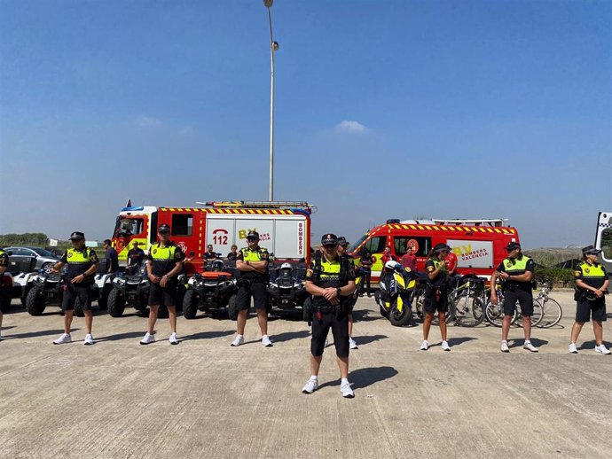 Presentación del dispositivo especial de Policía Local y Bomberos en las playas de Valncia para el verano de 2022.