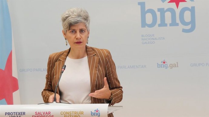 La diputada del BNG Mercedes Queixas en rueda de prensa en el Parlamento de Galicia