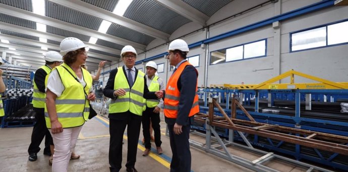 El vicepresidente y consejero de Industria, Competitividad y Desarrollo Empresarial, Arturo Aliaga, en la emprsa Itesal