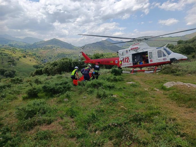 Rescate a un hombre indispuesto en la senda del Nansa