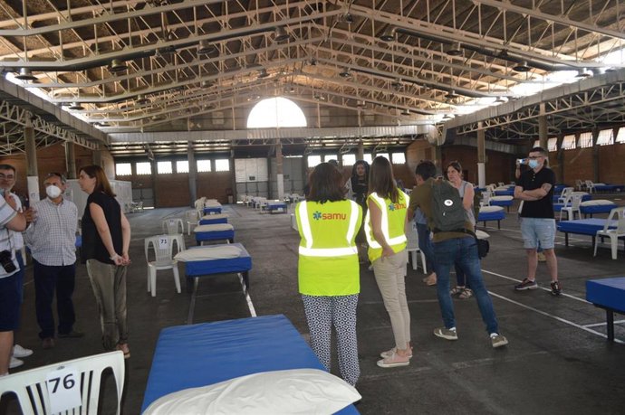 El Ayuntamiento de Lleida ha abierto este miércoles el pabellón 3 de Fira de Lleida para acoger a personas que buscan trabajo en la recogida de fruta