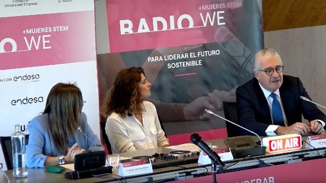 El consejero delegado de Endesa, José Bogas, y la rectora de la Universidad Autónoma de Madrid, Amaya Mendikoetxea, en un evento en Madrid sobre el fomento de las carreras STEM entre las niñas y jóvenes.