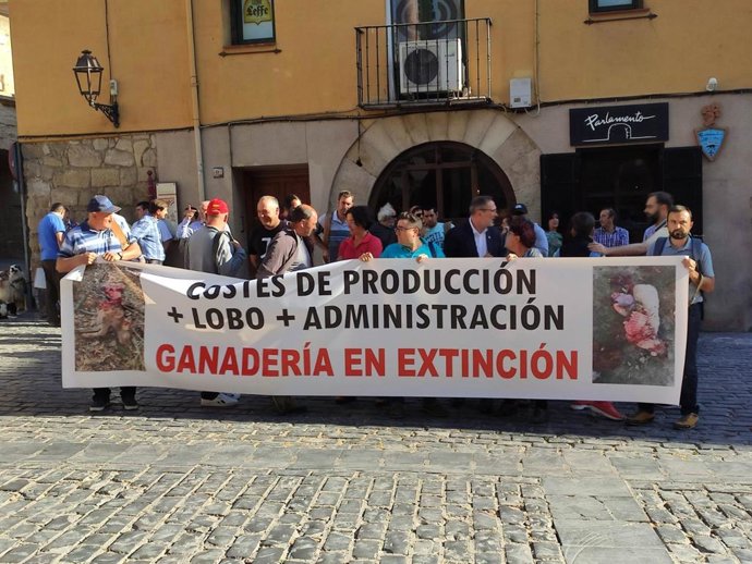 UPA exige al Gobierno de La Rioja "que controle poblacionalmente al lobo para evitar la ruina de más ganaderos"