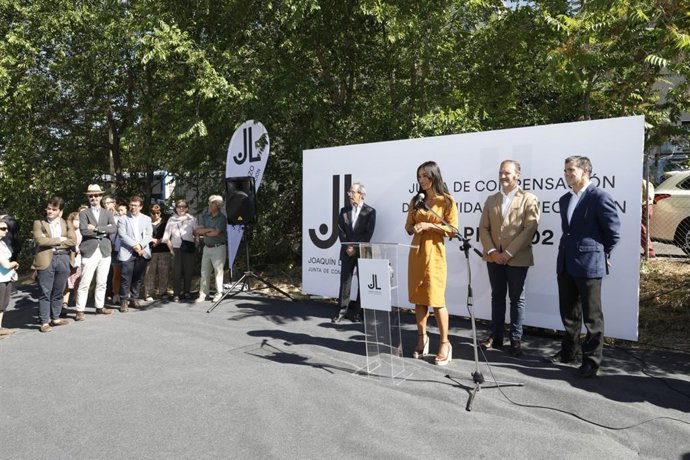La vicealcaldesa de Madrid, Begoña Villacis, acompañada por el delegado de Desarrollo Urbano, Mariano Fuentes, visita los suelos incluidos en el ámbito de 'Joaquin Lorenzo