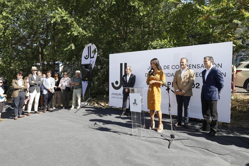 La vicealcaldesa de Madrid, Begoña Villacis, acompañada por el delegado de Desarrollo Urbano, Mariano Fuentes, visita los suelos incluidos en el ámbito de 'Joaquin Lorenzo