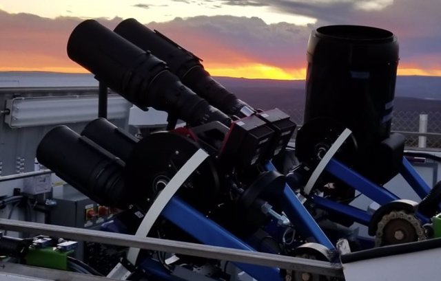 Un telescopio ASAS-SN ayuda a los astrónomos a descubrir nuevas estrellas.
