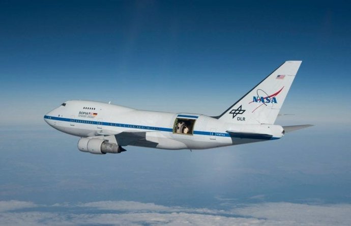 El observatorio aerotransportado SOFIA de la NASA permitió a un equipo de astrónomos dirigido por la UCI estudiar las emisiones infrarrojas de cinco galaxias cercanas.