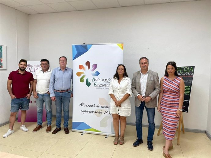 Ángel Pimentel en la visita a Fuente Palmera, con la Asociación de Empresarios.