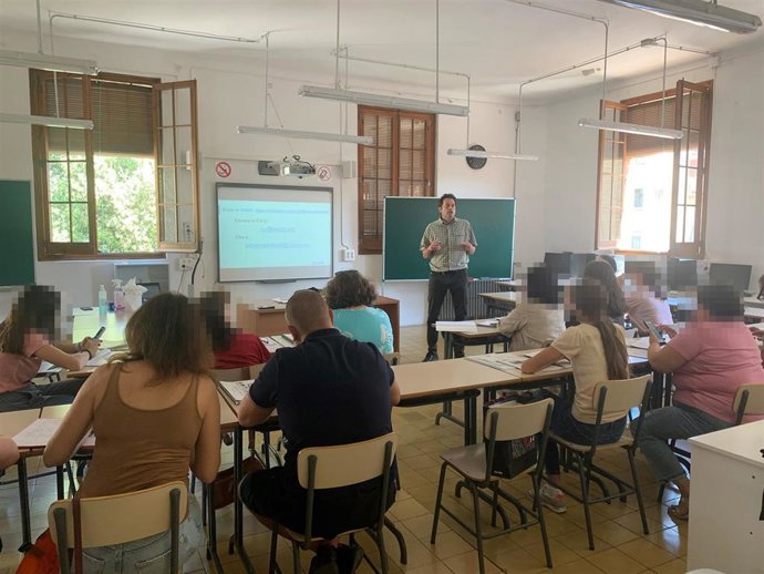 Cecot realiza una sesión de orientación laboral a refugiados ucranianos