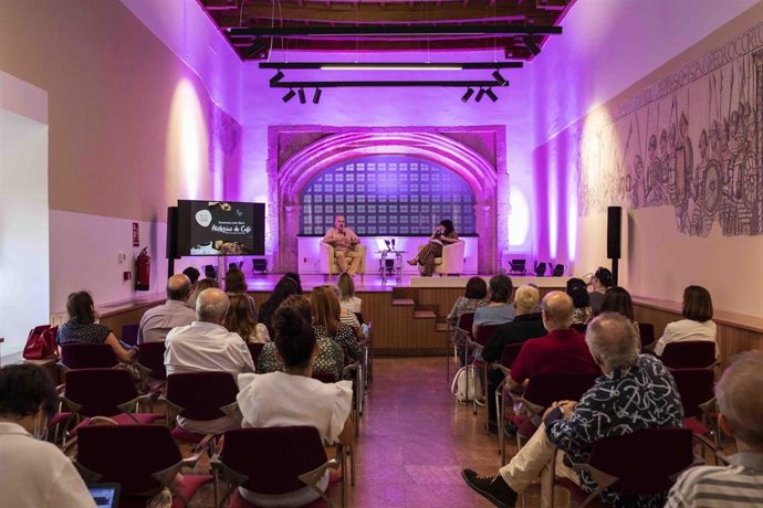 Primera sesión del ciclo 'Historias de Café' en el Palacio de Congresos.