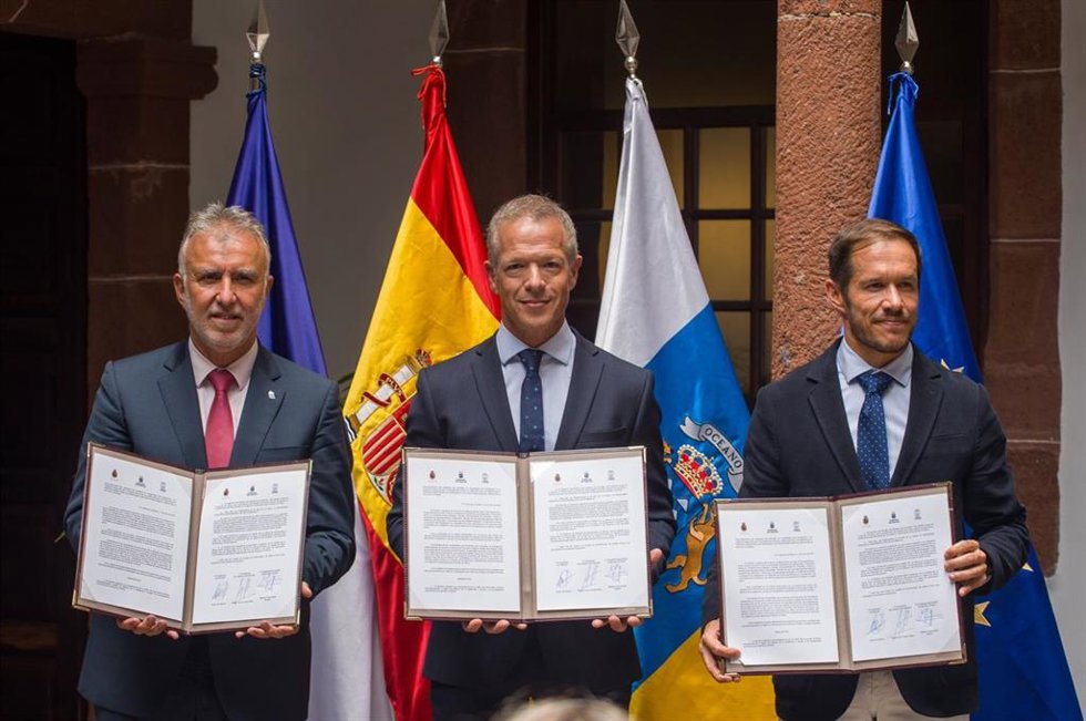 El Senado, el Gobierno de Canarias y el Cabildo Insular han suscrito este miércoles la "Declaración de la Palma", un acuerdo por el que la Cámara Alta aportará de un millón de euros de fondos propios para mejorar los servicios destinados a la salud ment