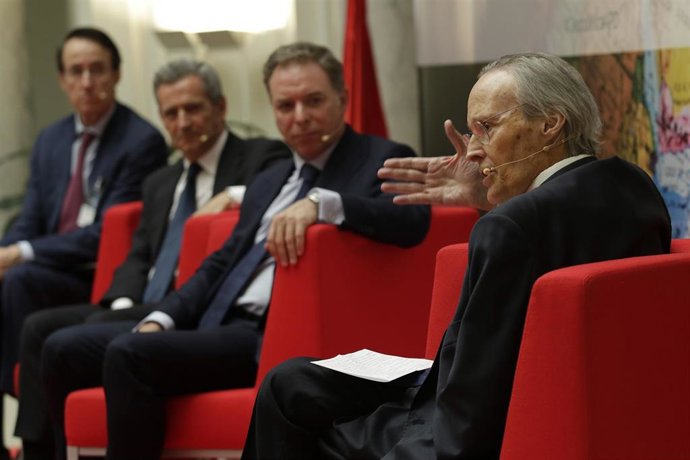 El exministro de Asuntos Exteriores, Josep Piqué, ha participado este miércoles en Sevilla en un encuentro con un centenar de empresarios y representantes públicos andaluces organizado por la Asociación para el Progreso de la Dirección (APD)