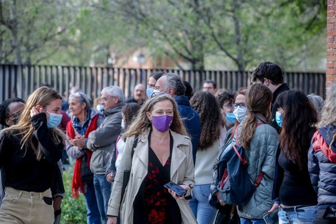Archivo - La delegada del Gobierno Contra la Violencia de Género, Victoria Rosell (2i), a su llegada a la presentación del libro del exvicepresidente del Gobierno Pablo Iglesias 'Verdades a la cara. Recuerdos de los años salvajes