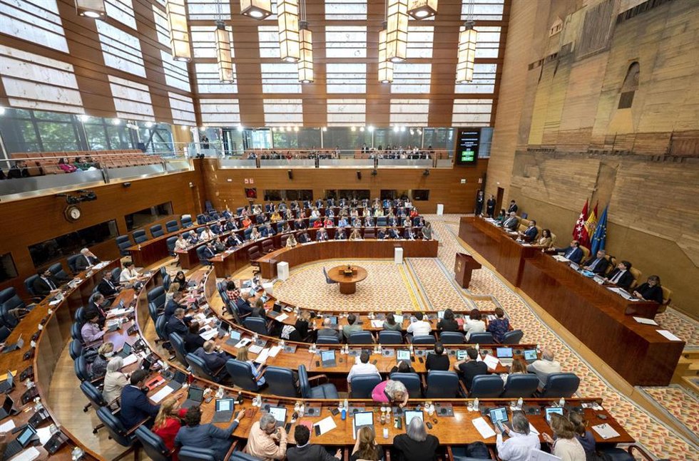 Vista general del hemiciclo de la Asamblea durante una sesión plenaria, en la Asamblea de Madrid, a 5 de mayo de 2022, en Madrid (España). El pleno está marcado por las preguntas de la oposición a la presidenta de la Comunidad de Madrid, un año después 