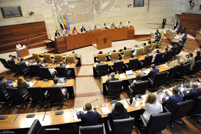 Pleno de la Asamblea de Extremadura, en una foto de archivo