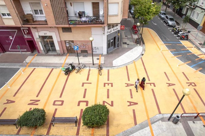 Archivo - Imagen de una actuación de 'Logroño Calles Abiertas' en el entorno de Madre de Dios