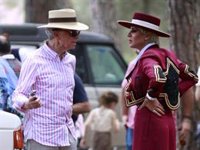 Ana María Aldón y José Ortega Cano, serios, distantes e incómodos en sus escasos momentos juntos en El Rocío