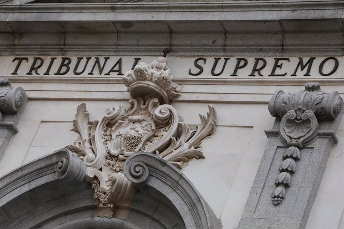 Archivo - Escudo de España en la fachada del edificio del Tribunal Supremo, en Madrid a 29 de noviembre de 2019.