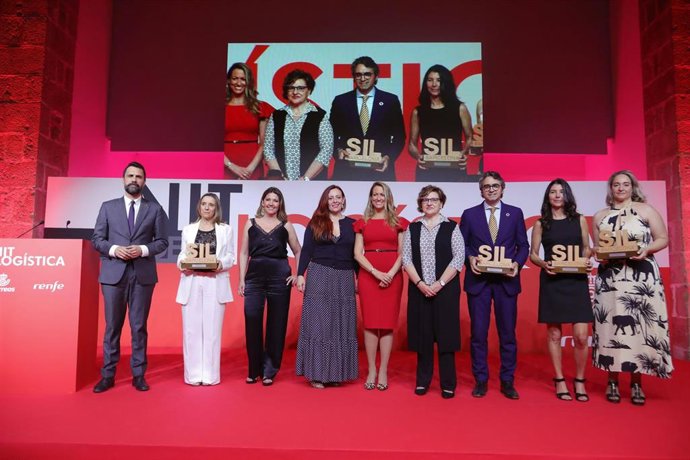 Autoridades y premiados en la Nit de la Logística del SIL.