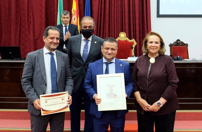 Acto de entrega del premio al Mecenazgo Empresarial de la Universidad de Sevilla a la Cátedra Metropol Parasol.