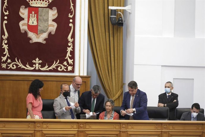 Elección de Fernandon Andújar como presidente de la Cámara de Cuentas en el pleno de las Cortes.