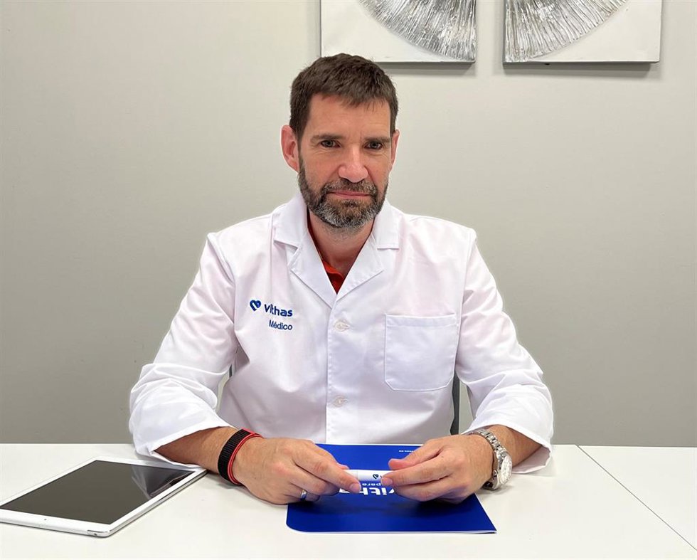 Dr. Pedro Rosón, jefe del servicio de aparato digestivo del Hospital Vithas Xanit Internacional.