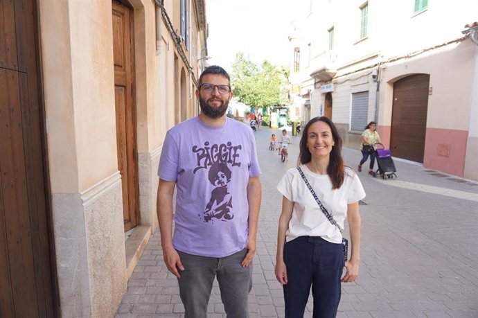 La portavoz de MÉS per Llucmajor, Maria Barceló, y el regidor Miquel Serra.