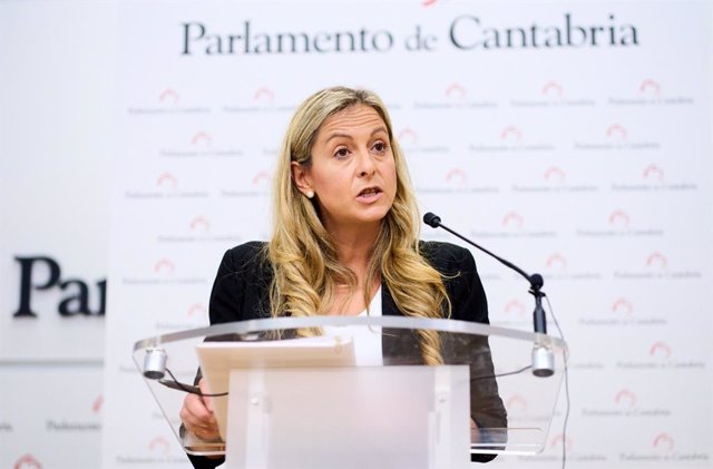 Rueda de prensa de la diputada Marta García en el Parlamento