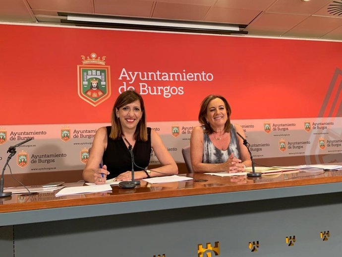La portavoz socialista del equipo de Gobierno de Burgos, Nuria Barrio, y la concejal de Cs, Rosario Pérez.