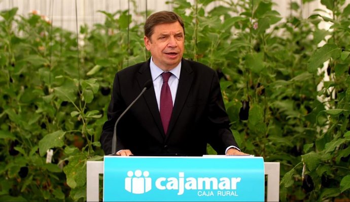 El ministro de Agricultura, Pesca y Alimenación, Luis Planas, interviene en un acto en la finca experimental Las Palmerillas de Cajamar, en El Ejido (Almería).