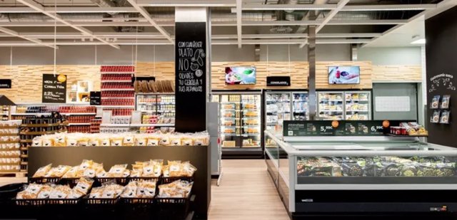 Alimentos a la venta en una tienda.