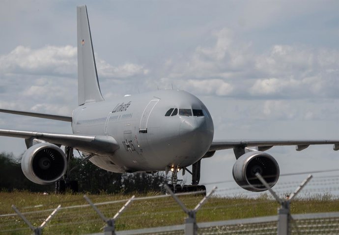 12 May 2022, Hessen, Frankfurt: An Air Force Medevac Airbus with injured people from Ukraine arrive at the airport for further treatment. Photo: Serhat Kocak/dpa.