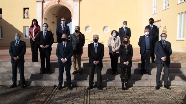 Archivo - Imagen de archivo de los rectores andaluces reunidos con el consejero Rogelio Velasco.