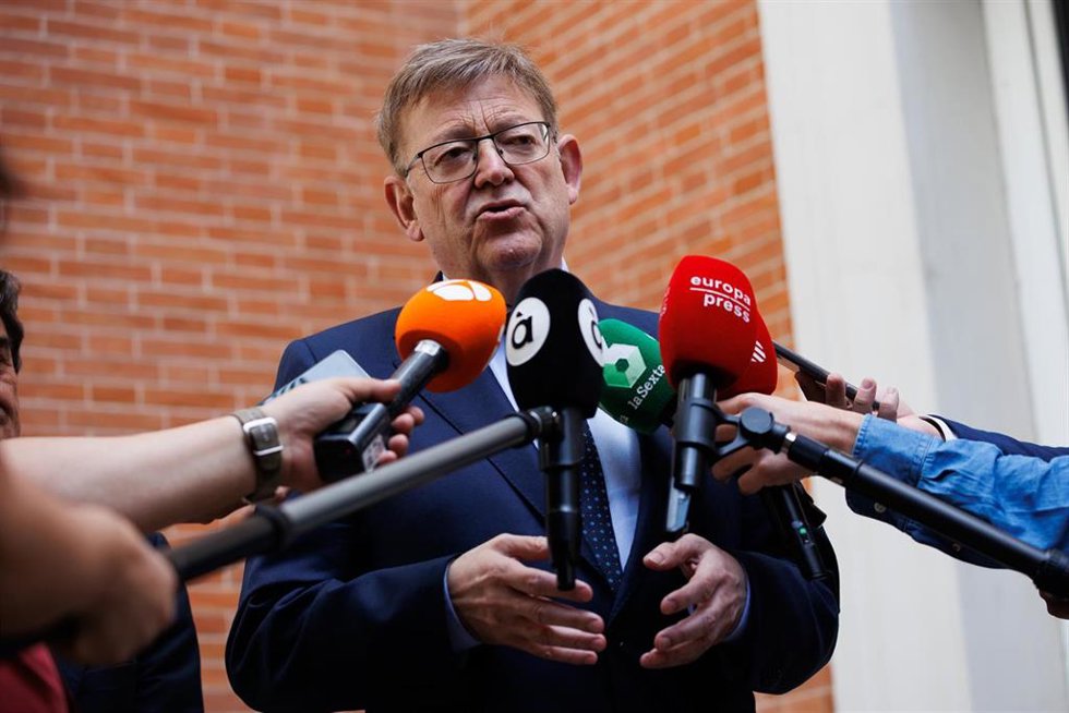 El presidente de la Generalitat Valenciana, Ximo Puig, presta declaraciones a los medios después de una reunión, en el Ministerio de Inclusión, Seguridad Social y Migraciones, a 2 de junio de 2022, en Madrid (España).