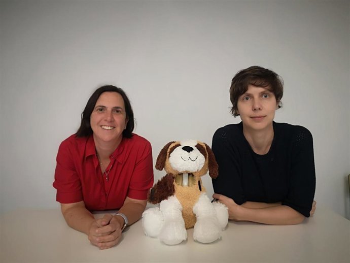 La investigadoras Asta Tvarijonaviciute y Silvia Martínez Sibuela