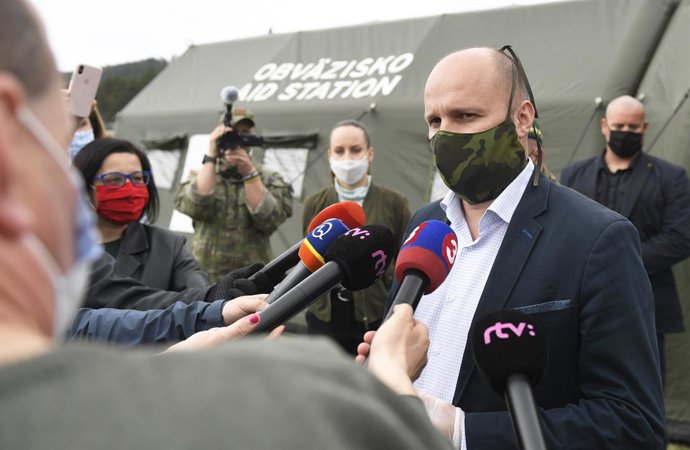 Archivo - El ministro de Defensa de Eslovaquia, Jaroslav Nad