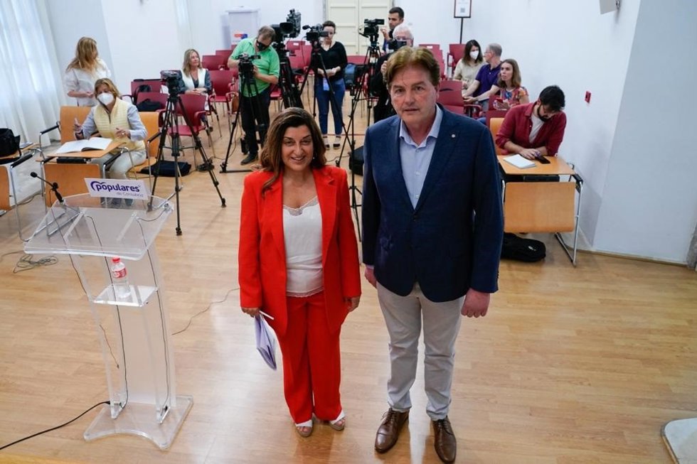 Rueda de prensa de la presidenta del PP, María José Sáenz de Buruaga, y el diputado Pedro Gómez