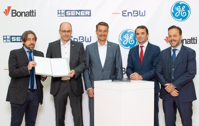 Firma del contrato entre la empresa energética EnBW y el consorcio internacional formado por General Electric, Sener y Bonatti