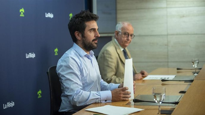 EL PORTAVOZ, ÁLEX DORADO JUNTO AL CONSEJERO, PEDRO URUÑUELA