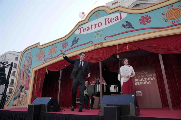 Archivo - VÍDEO: El Teatro Real se suma, por primera vez, a las celebraciones del 12-O con un recital lírico en la Puerta del Sol