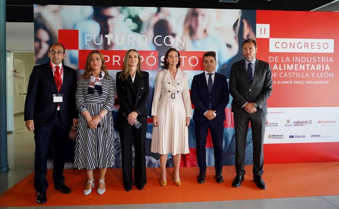 Autoridades presentes en la inauguración del congreso de la Industria Alimentaria de Castilla y León.