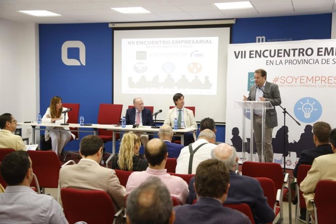 Presentación del foro empresarial de Mairena, con la participación de Antonio Conde, Fernando Rodríguez Villalobos y Miguel Rus, entre otros.
