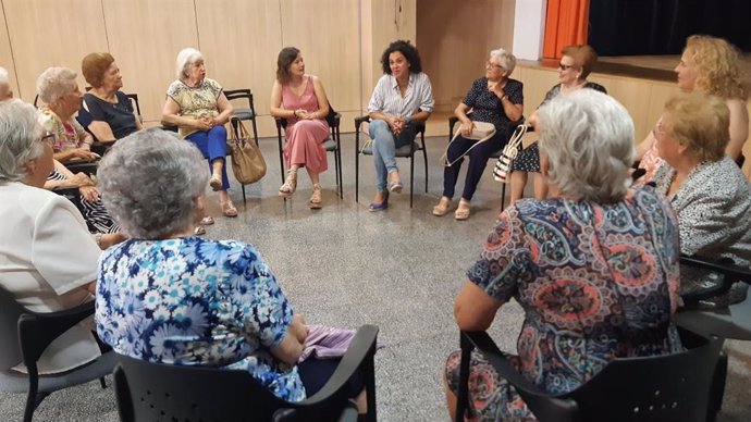 Archivo - Reunión de mujeres recolectoras.