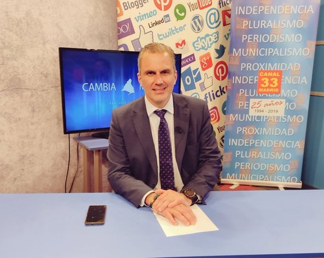 El portavoz de Vox en el Ayuntamiento de Madrid, Javier Ortega Smith, en una entrevista en Canal 33