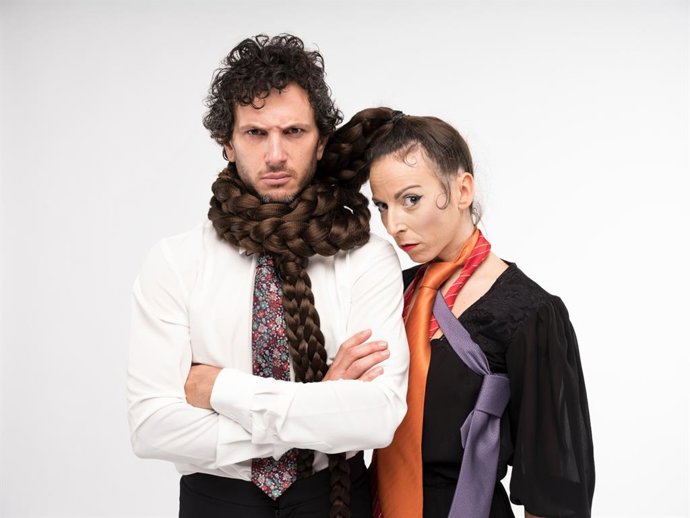 Nerja acoge el montaje 'MyL' que fusiona la danza contemporánea con flamenco y acrobacia de Mariana Collado y Lucio Baglivo