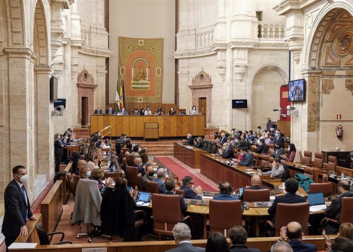 Archivo - Vista general del Pleno del Parlamento andaluz (Foto de archivo).