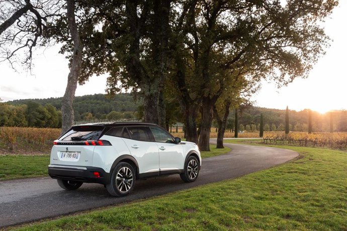 Archivo - Nuevo Peugeot 2008 eléctrico, fabricado en Vigo.